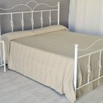 LETTO MATRIMONIALE IN FERRO BATTUTO ”FIOCCO” SHABBY DECORATO ORO
